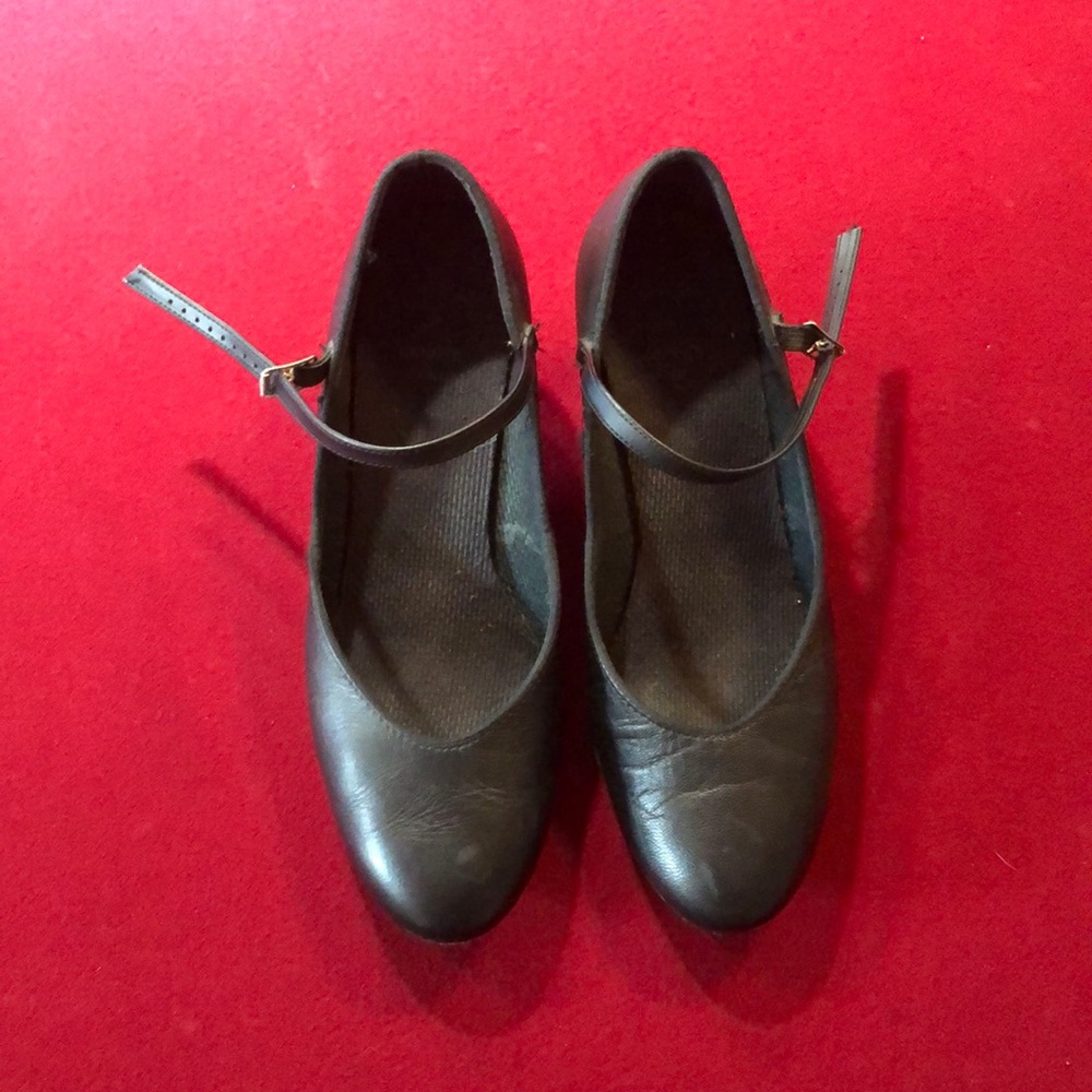 Leather dance shoes